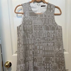 J. McLaughlin Cityscape Print Beige Sleeveless Shift Dress in Size Small